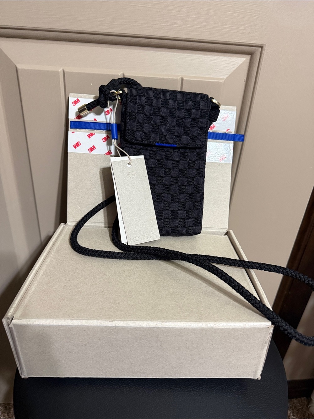NWT Rothy’s The Phone Crossbody – Black sand Basketweave